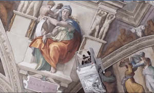 I restauratori dei Musei Vaticani a pochi centimetri dagli affreschi michelangioleschi della Cappella Sistina
