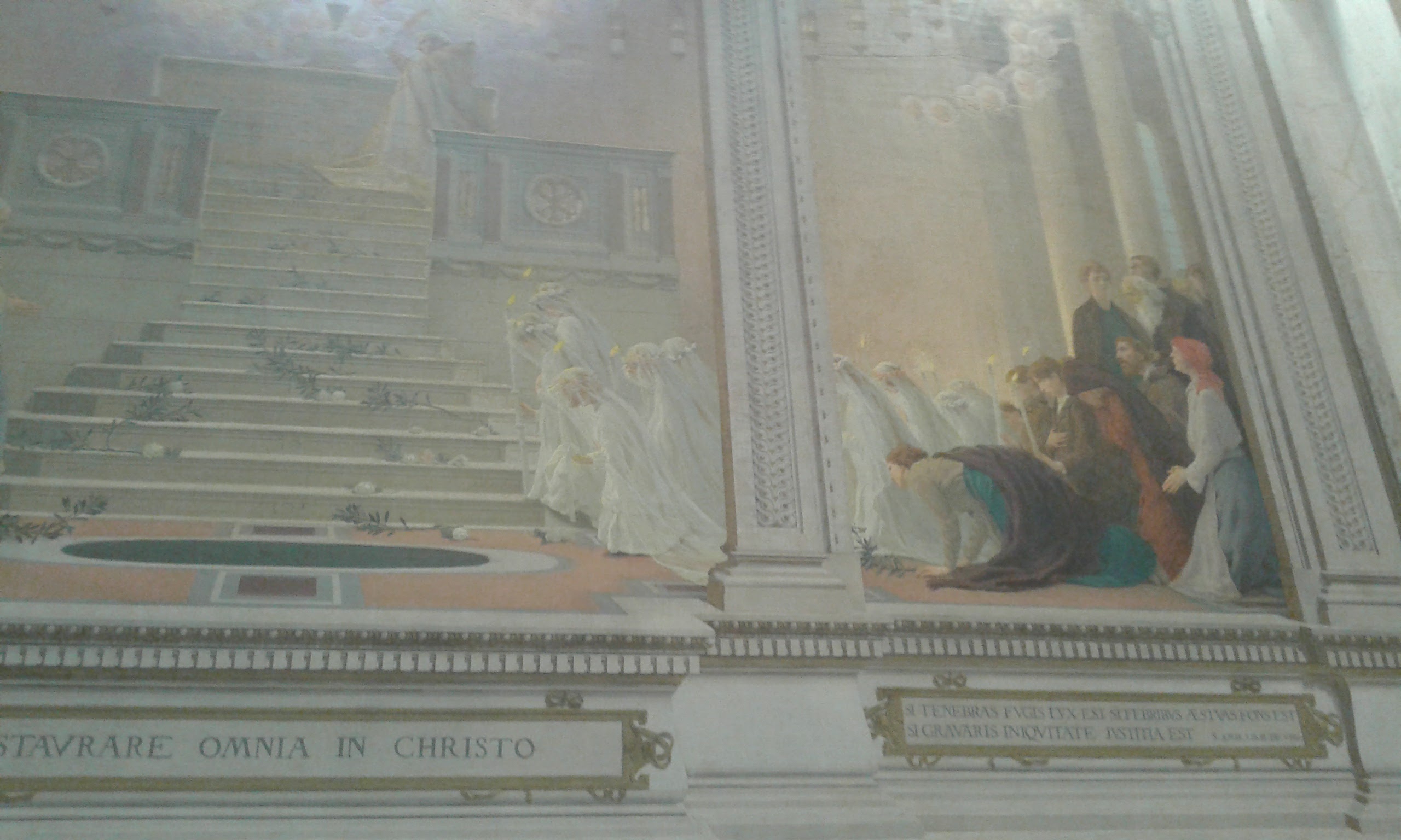 Un dettaglio degli affreschi di Biagio Biagetti nel Duomo di Treviso