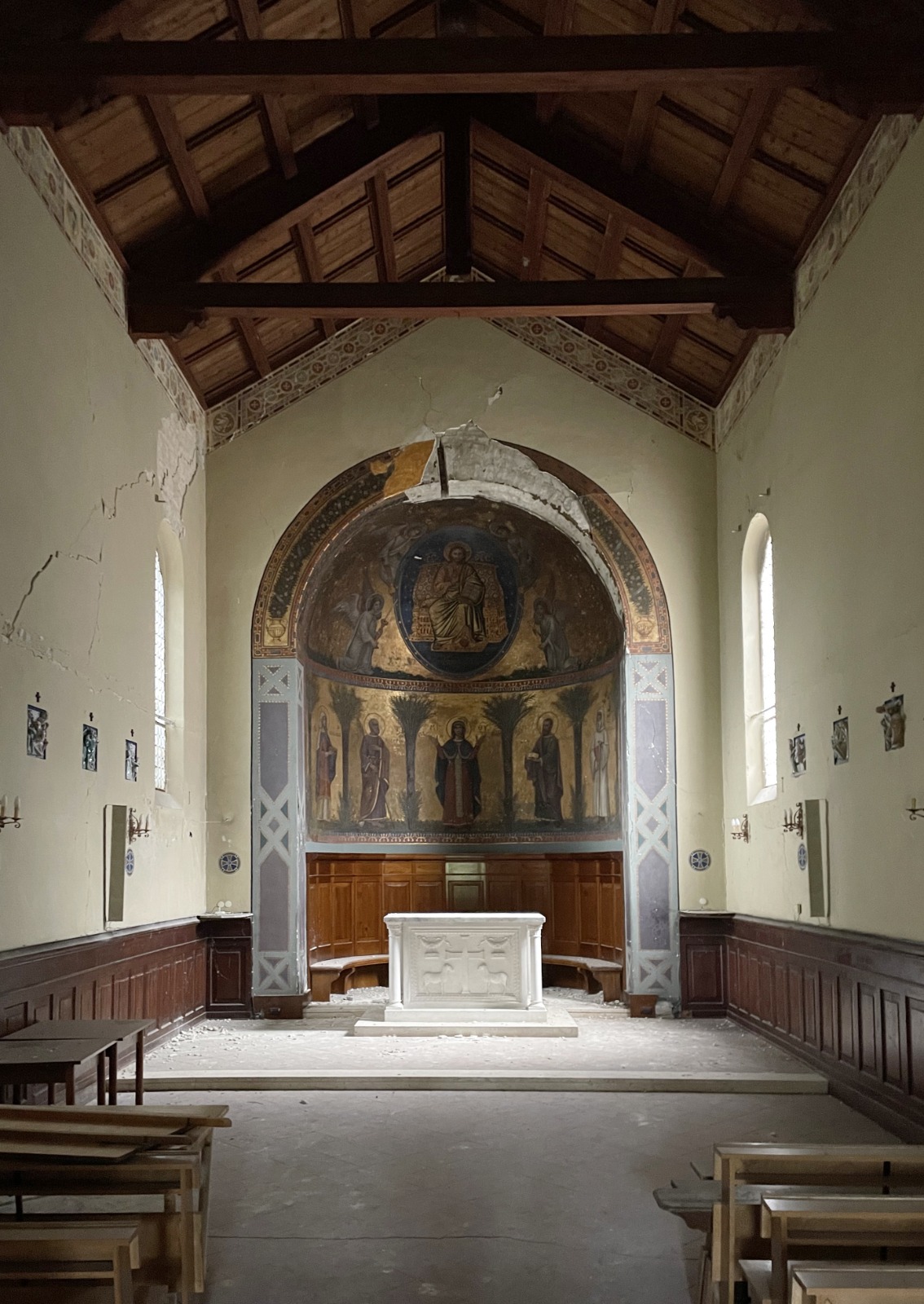 L'interno della chiesa di san Leopardo